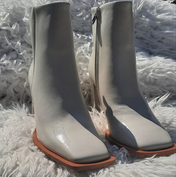 🆕️ LLS White Ankle Heeled Boots - Picture 3 of 15